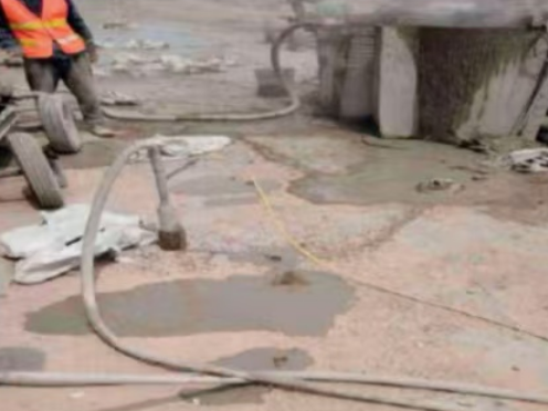 陆川水泥混凝土路面板底注浆技术 路面脱空注浆整治方案