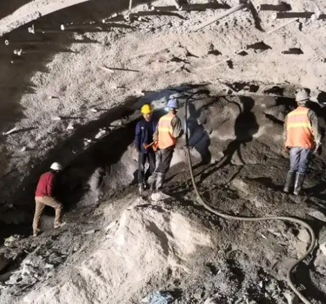 陆川拱顶带模注浆料的施工流程及注意事项